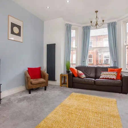 5 The Keyes With Free Parking Apartment York